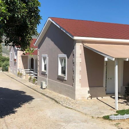 Petros Rooms & Apartments Ликсури Экстерьер фото