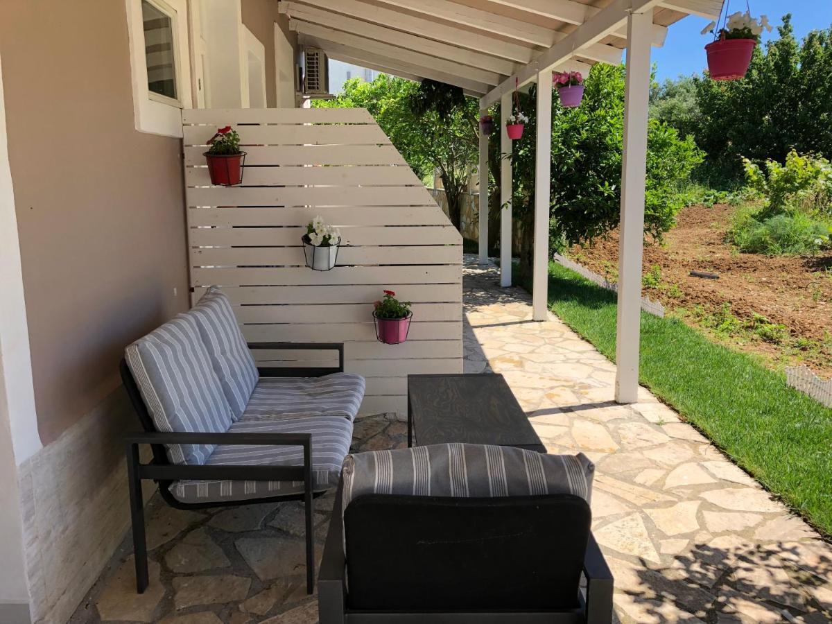 Petros Rooms & Apartments Ликсури Экстерьер фото