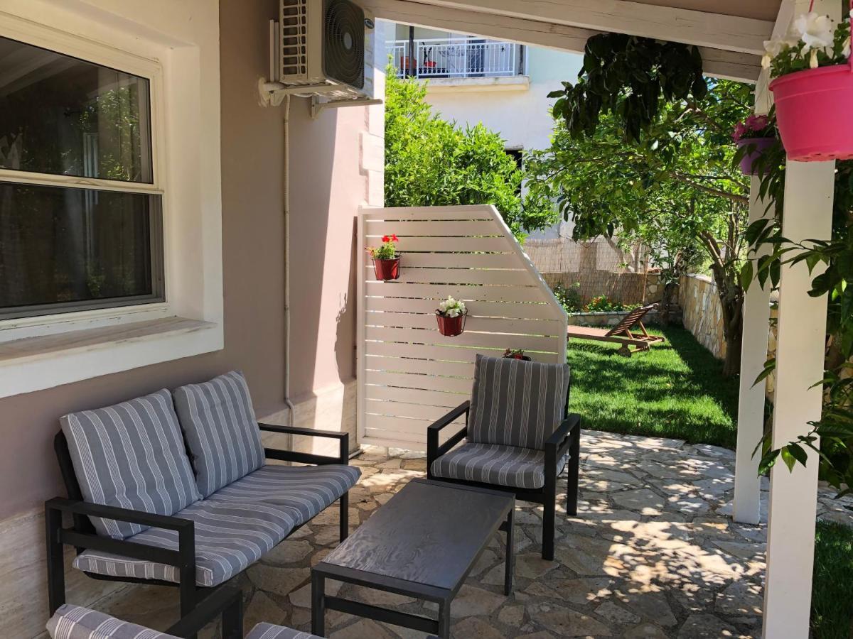 Petros Rooms & Apartments Ликсури Экстерьер фото