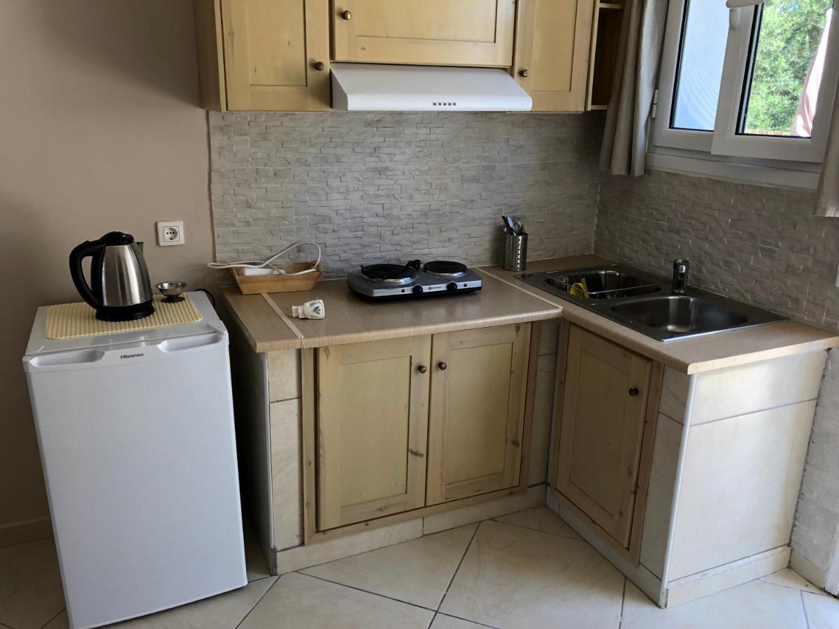 Petros Rooms & Apartments Ликсури Экстерьер фото