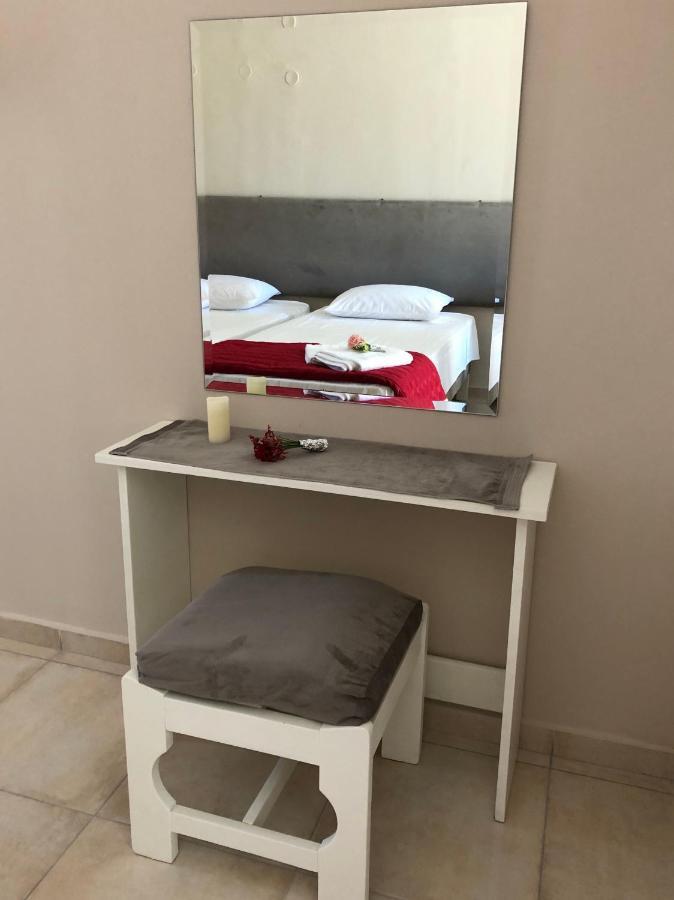 Petros Rooms & Apartments Ликсури Экстерьер фото